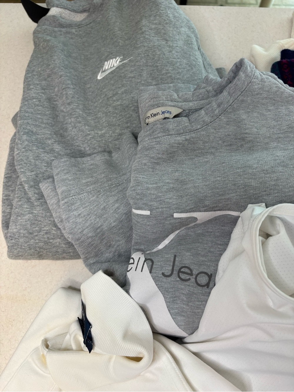 Closet Clean Out Women’s 13 Shirts/ Great For Resellers - Picture 3 of 16